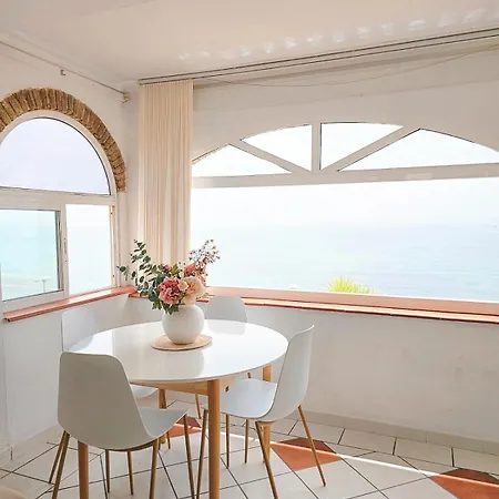 Hébergement de vacances Charming Townhouse In El Faro, Spain, Studding Sea View & Community Pool Fuengirola