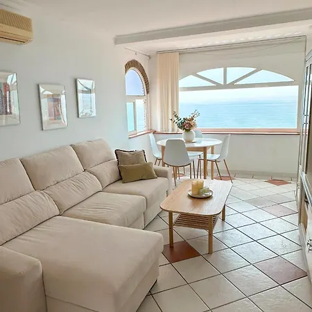 Charming Townhouse In El Faro, Spain, Studding Sea View & Community Pool Vakantiehuis Fuengirola