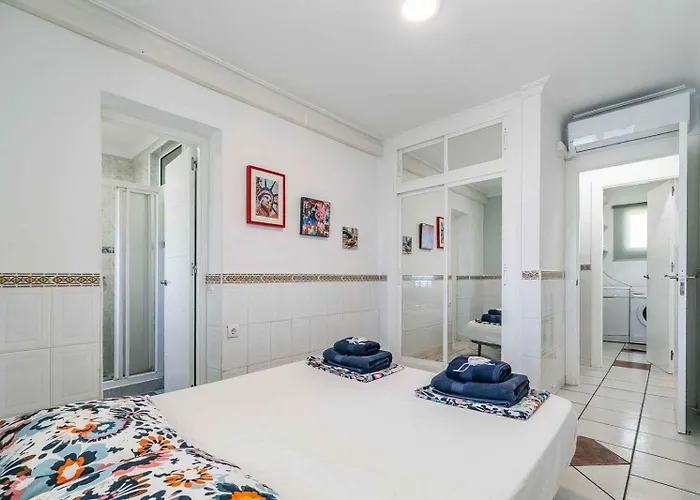 Charming Townhouse In El Faro, Spain, Studding Sea View & Community Pool Vakantiehuis Fuengirola