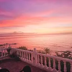 بيت للعطل Charming Townhouse In El Faro, Spain, Studding Sea View & Community Pool *
